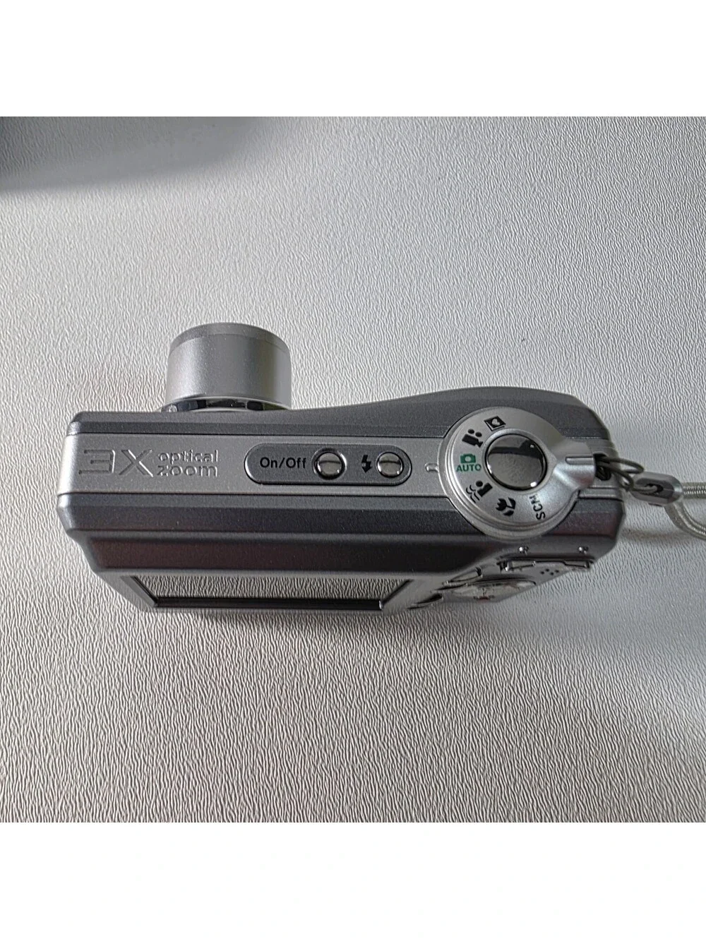 Kodak EasyShare C813 8.2MP Compact Digital Camera W/SD Card & Case